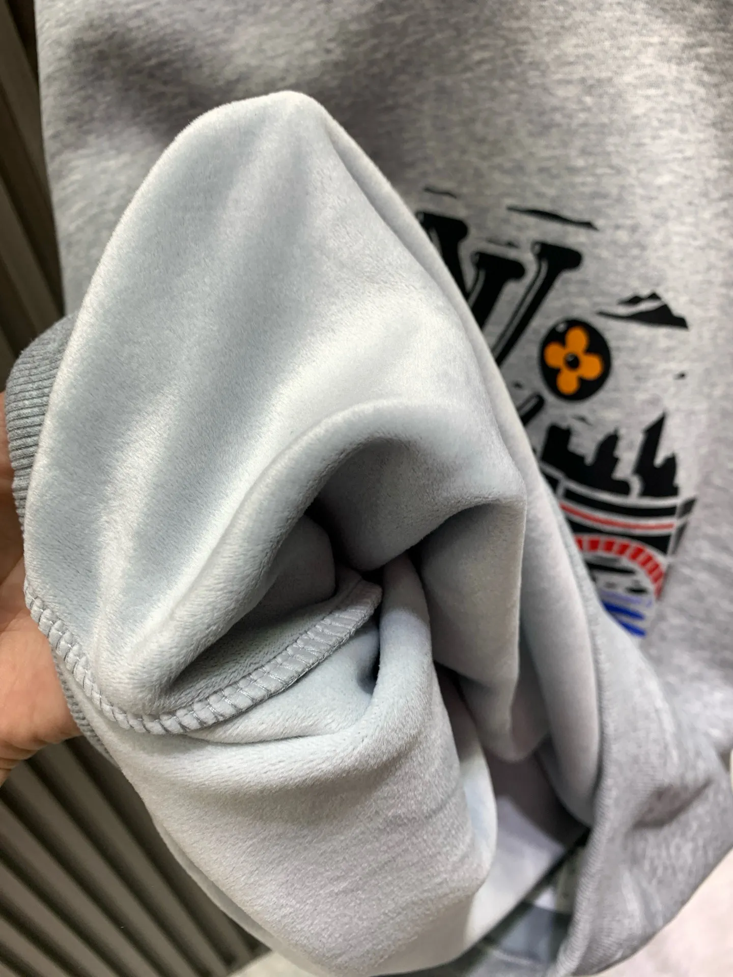 🅿️250 🀄️ Louis Vuitton Louis Vuitton 1*v25 new printed pullover round neck sweatshirt 400g pure cotton ➕ silver fox velvet Customized 400g same vat dyed fabric, very comfortable to touch, the latest brick cabinet synchronization for autumn and winter, trendy and wide, classic version for men and women, fashionable and individual, super versatile and good-looking, very suitable for both men and women, a must-have item for everyone